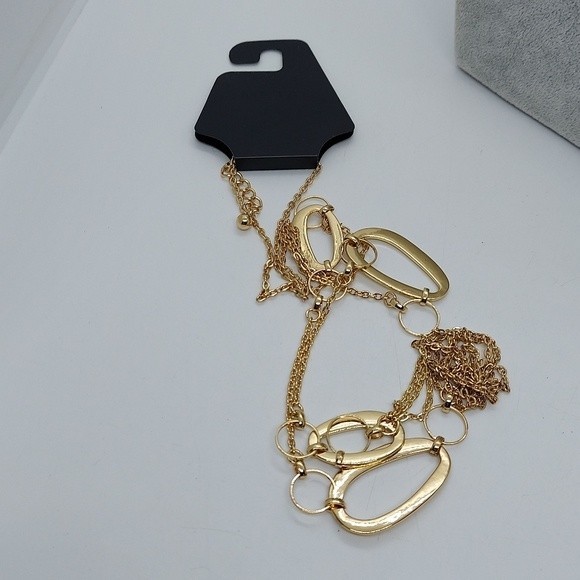 Nwt‎ Metal brand long gold necklace. - Picture 2 of 3